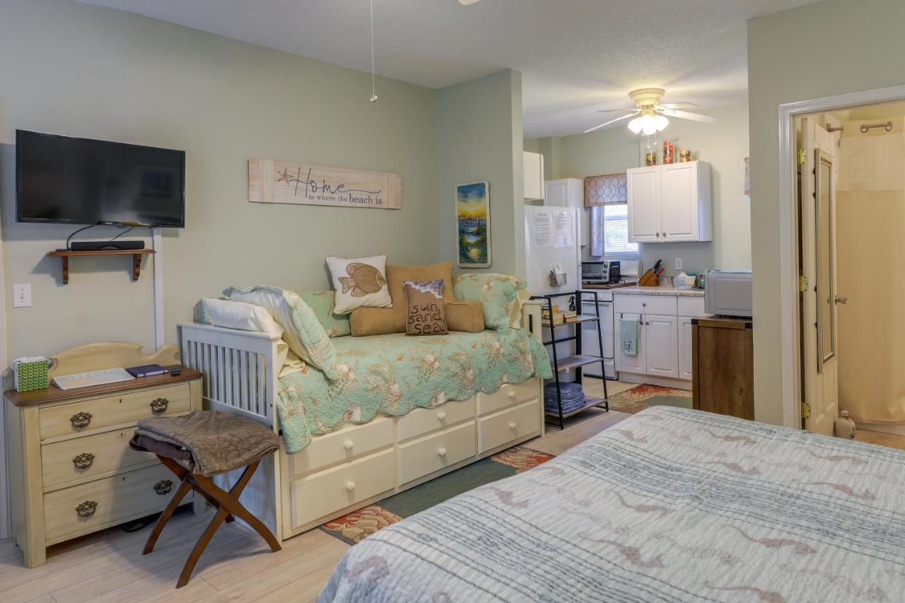 Sneads Ferry Vacation Rental Studio With Water Views Extérieur photo